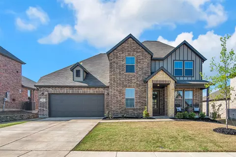 611 Metallic Tree Ln, Van Alstyne, TX 75495