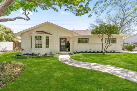 3913 Plantation Dr, Benbrook, TX 76116