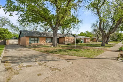 445 W Tarleton St, Stephenville, TX 76401