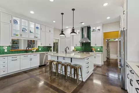 803 Surrey Ln, Grapevine, TX 76051