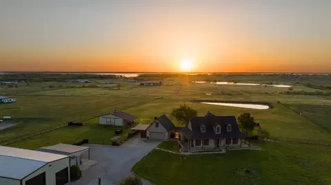 1691 Lawlis Ln, Sanger, TX 76266
