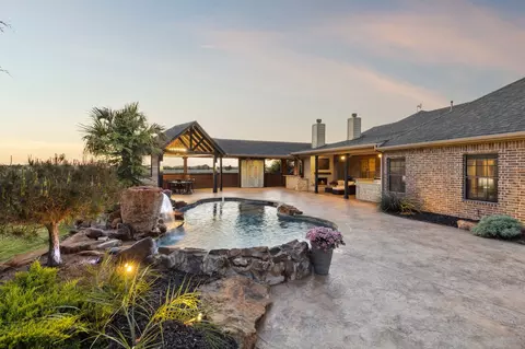 2070 County Road 551, Farmersville, TX 75442