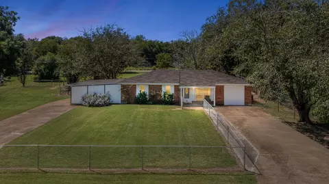 3702 Oak Meadow St, Granbury, TX 76048