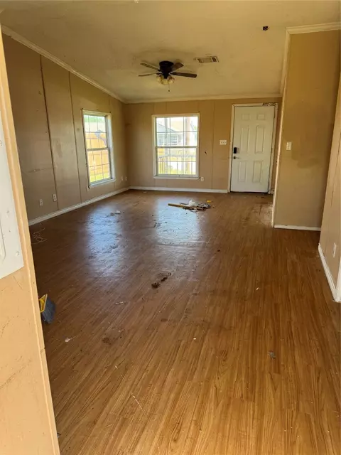 Living - 196 Rolling Gln, Springtown, TX 76082 photo 1 of 1