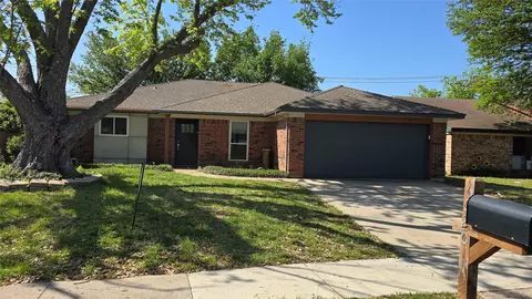 6020 Birchill Rd, Watauga, TX 76148