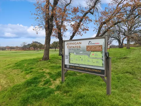 640 Singh Rd, Copper Canyon, TX 75077