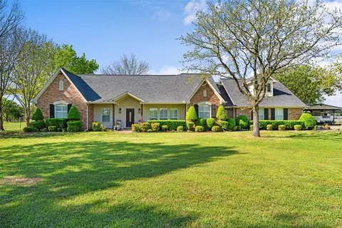 5821 Mulberry Ln, Midlothian, TX 76065
