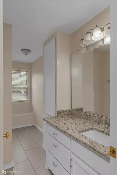 Bath - 1004 Ridgewood Cir, Minden, LA 71055 photo 6 of 7