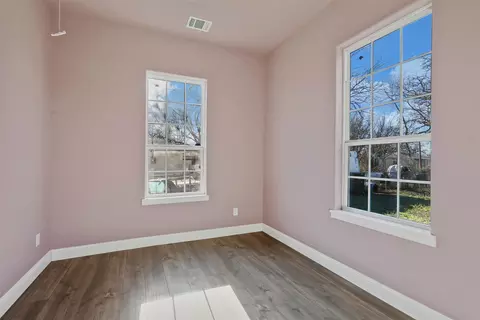 Bedroom - 807 E 2nd St, Cleburne, TX 76031 photo 4 of 6