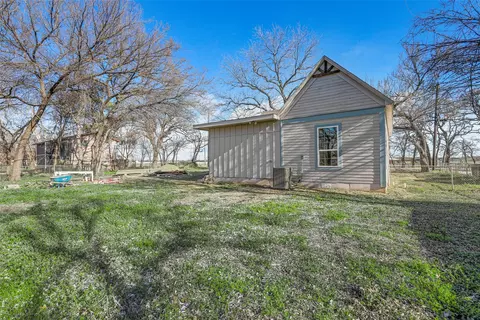 Exterior - 807 E 2nd St, Cleburne, TX 76031 photo 3 of 4