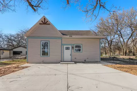 807 E 2nd St, Cleburne, TX 76031