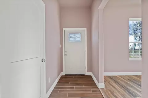 Entry Way - 807 E 2nd St, Cleburne, TX 76031 photo 1 of 2