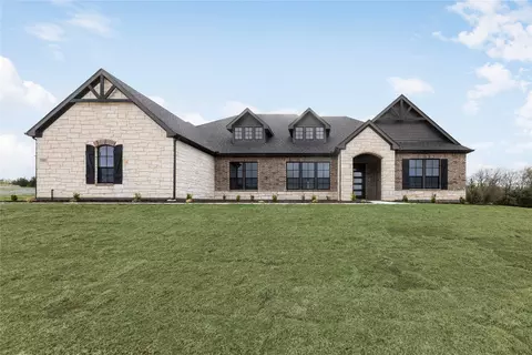 1060 Julian Dr, Van Alstyne, TX 75495