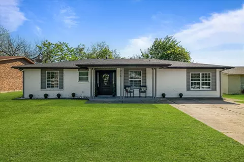714 N Hunters Glen Cir, Arlington, TX 76015