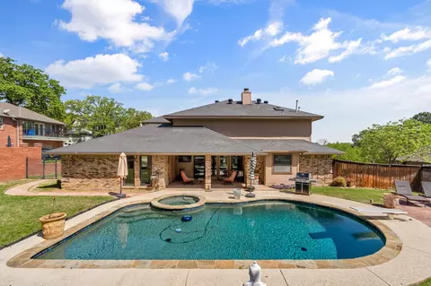 2104 Hillridge Ct, Arlington, TX 76012