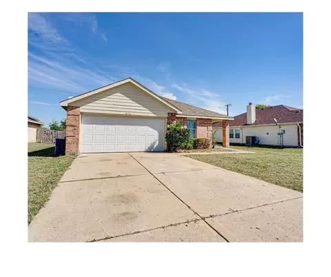 256 Meadowcrest Dr, Terrell, TX 75160