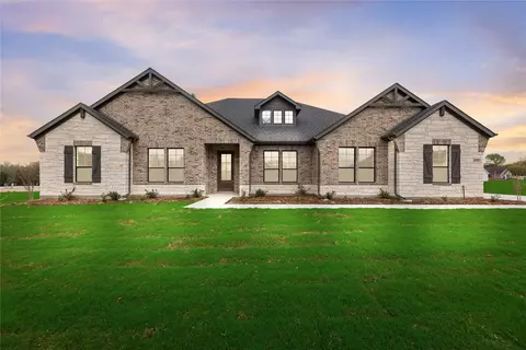 1055 Julian Dr, Van Alstyne, TX 75495