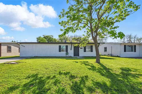 900 Wilkinson Dr, Mesquite, TX 75149