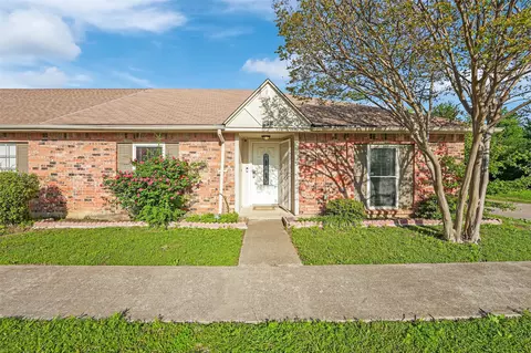 45 W Townhouse Ln, Grand Prairie, TX 75052