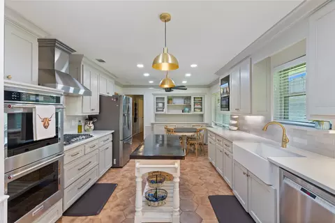 7246 Holyoke Dr, Dallas, TX 75248