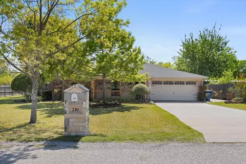210 Vista Dr, Granbury, TX 76049