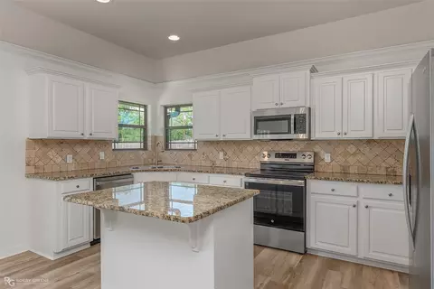 Kitchen - 172 Bent Tree Loop, Haughton, LA 71037 photo 2 of 4