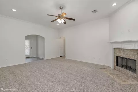 Living - 172 Bent Tree Loop, Haughton, LA 71037 photo 1 of 4