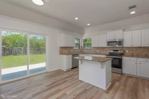Kitchen - 172 Bent Tree Loop, Haughton, LA 71037 photo 1 of 4