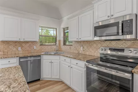 Kitchen - 172 Bent Tree Loop, Haughton, LA 71037 photo 4 of 4