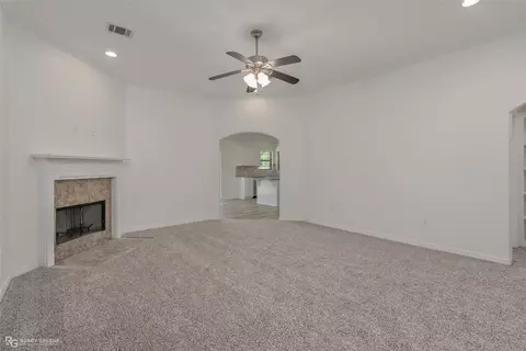 Living - 172 Bent Tree Loop, Haughton, LA 71037 photo 3 of 4