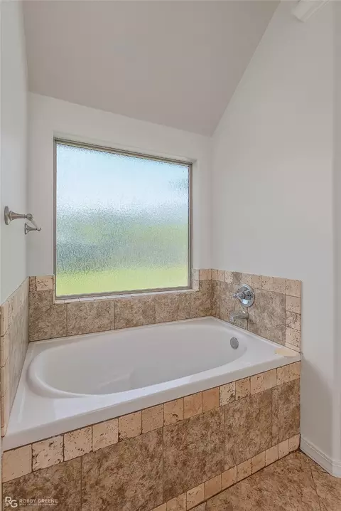 Bath - 172 Bent Tree Loop, Haughton, LA 71037 photo 2 of 4