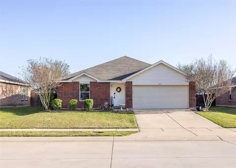 323 Deer Run Dr, Sanger, TX 76266