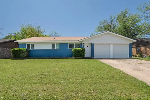 325 NW Wintercrest Rd, Burleson, TX 76028