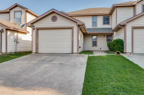 7530 Kings Trl, Fort Worth, TX 76133
