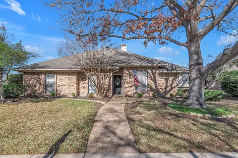 622 Stone Canyon Dr, Irving, TX 75063