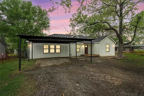 305 N 4th St, Crandall, TX 75114