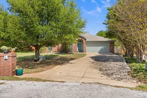 821 Wandering Ct, Granbury, TX 76049