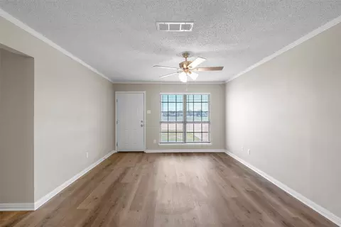 520 N Main, Mcgregor, TX 76657 photo 11