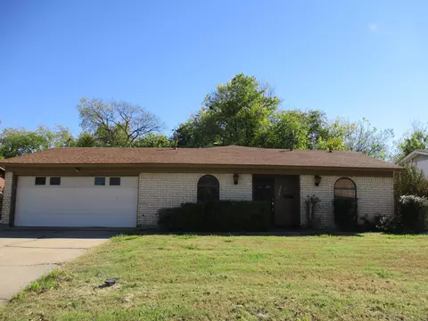 5661 Comer Dr, Fort Worth, TX 76134
