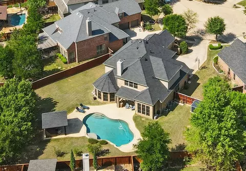 1430 Burnett Dr, Lantana, TX 76226