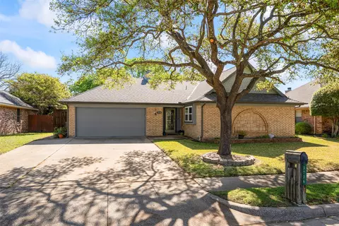 3736 Rolling Meadows Dr, Bedford, TX 76021