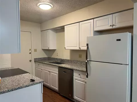 202 S Briery Rd #A, Irving, TX 75060