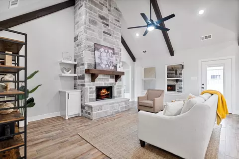 233 Marshall Cir, Whitewright, TX 75491