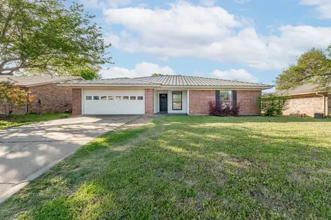 104 Sharp Dr, Stephenville, TX 76401