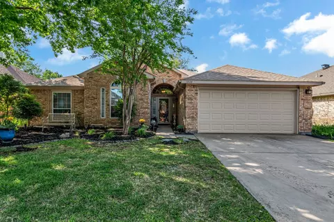 5924 Hillview Dr, Watauga, TX 76148