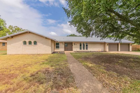706 Fillmore St, Mcgregor, TX 76657