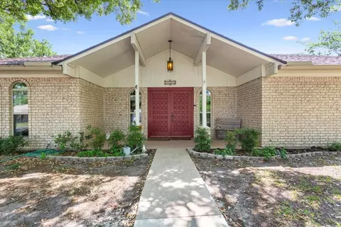 220 Valley View Dr, Robinson, TX 76706