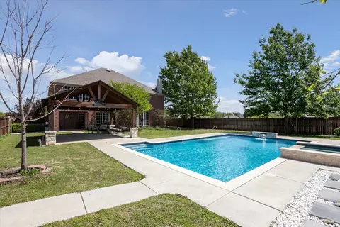 117 Lost Oak Dr, Azle, TX 76020