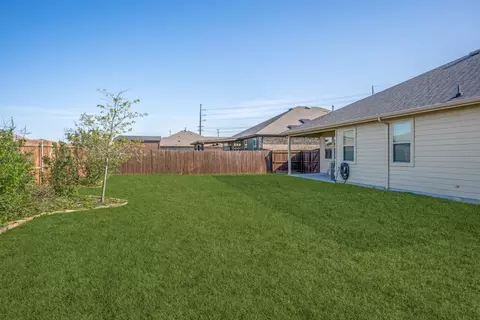 Exterior - 3905 Forest Bend Rd, Denton, TX 76208 photo 3 of 3