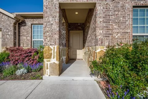 Exterior - 3905 Forest Bend Rd, Denton, TX 76208 photo 2 of 3